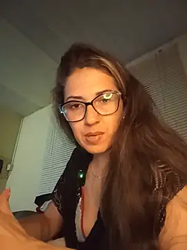 Snapshot of sweet_tifani chatting on 06.20.26 sweet tifani online show from 06.20.26