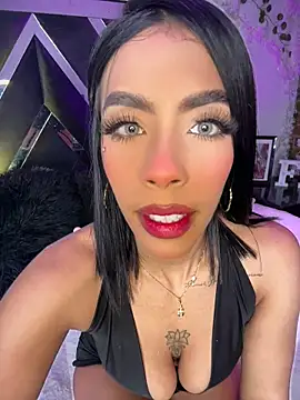 Snapshot of FiorellaBossh_ chatting on 05.26.26 FiorellaBossh online show from 05.26.26