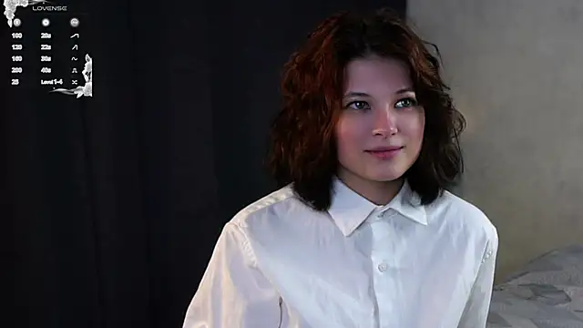 Snapshot of AlesiaPeasel chatting on 05.21.26 AlesiaPeasel online show from 05.21.26