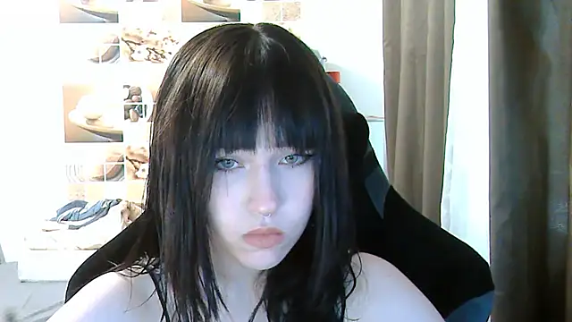 Snapshot of NoirEva chatting on 06.17.26 NoirEva online show from 06.17.26