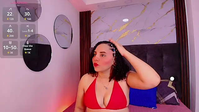 Snapshot of Sol__Latina chatting on 06.25.26 Sol Latina online show from 06.25.26