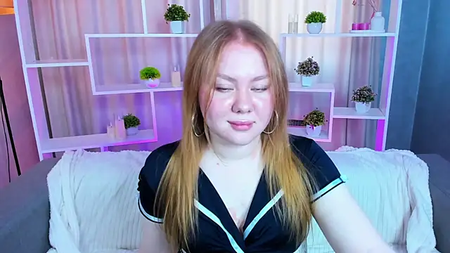Snapshot of AlexaaBee chatting on 05.16.26 AlexaaBee online show from 05.16.26