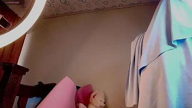 Nadine Nassib online show from 06.20.26