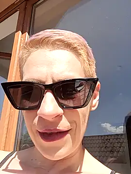 Snapshot of KittyDesiree chatting on 06.17.26 KittyDesiree online show from 06.17.26