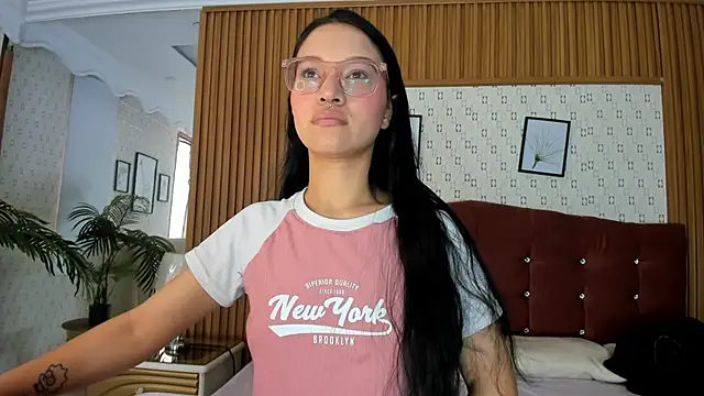 SophiieCalloway1 online show from 06.30.26