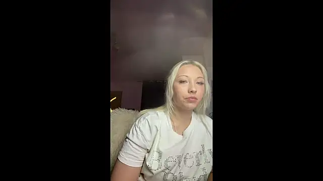 Snapshot of MedaSajovic chatting on 05.25.26 MedaSajovic online show from 05.25.26