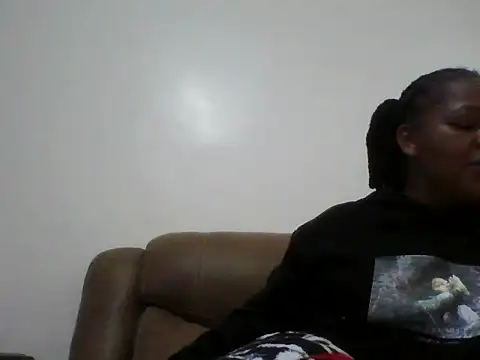 Snapshot of sexy_dove chatting on 06.19.26 sexy dove online show from 06.19.26