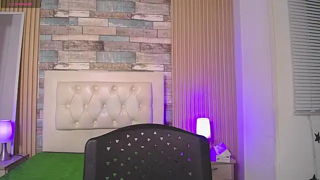 Snapshot of sharlot_hs chatting on 06.05.26 sharlot hs online show from 06.05.26