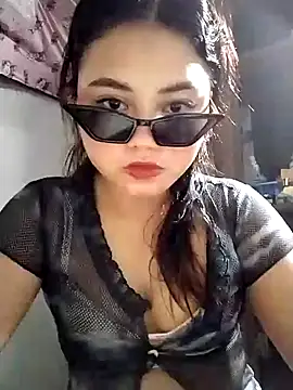Snapshot of lie_louron chatting on 05.22.26 lie louron online show from 05.22.26