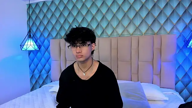 Snapshot of Sofia-Ethan chatting on 06.24.26 Sofia-Ethan online show from 06.24.26