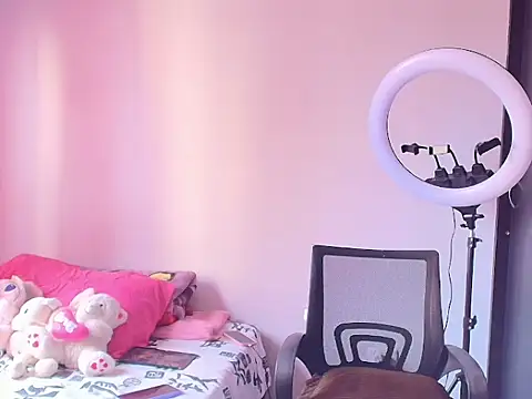 im auroraa online show from 06.26.26