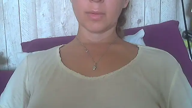 Snapshot of Bella--White chatting on 06.12.26 Bella--White online show from 06.12.26