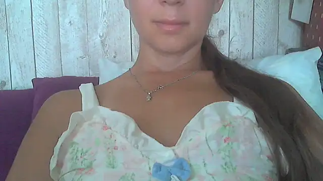 Snapshot of Bella--White chatting on 06.29.26 Bella--White online show from 06.29.26