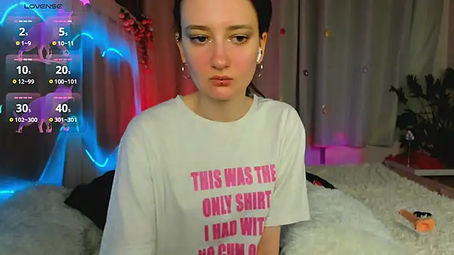 SummerLilaa online show from 06.04.26