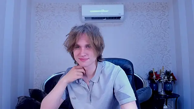 Snapshot of FinnBev chatting on 05.23.26 FinnBev online show from 05.23.26