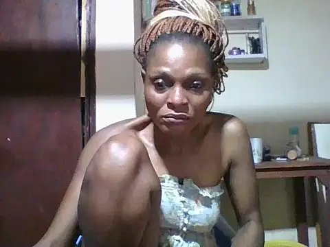 Snapshot of Ebonyqueen4 chatting on 06.10.26 Ebonyqueen4 online show from 06.10.26