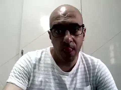 Snapshot of AAYAADX chatting on 05.18.26 AAYAADX online show from 05.18.26