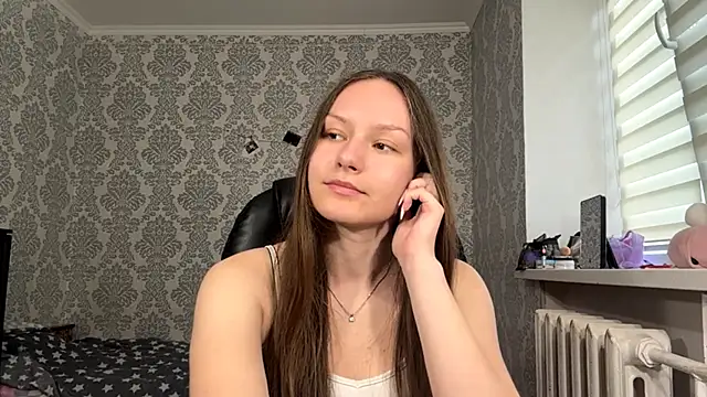 ShaylaChong online show from 06.10.26