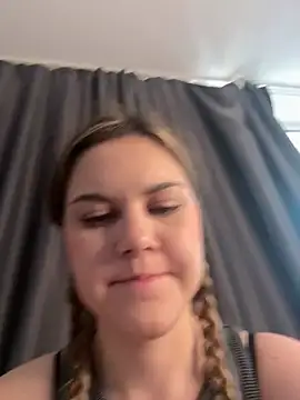Snapshot of la_lisa_ chatting on 06.18.26 la lisa online show from 06.18.26