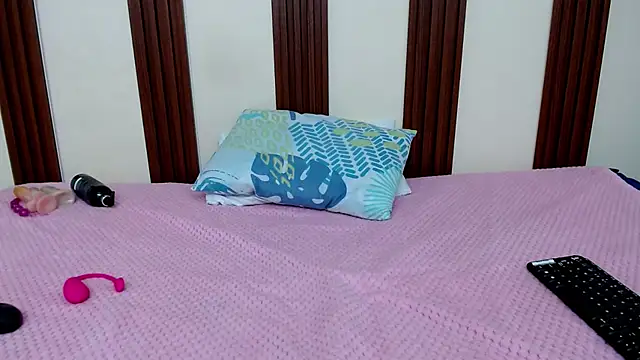 skinnykattylush19 online show from 06.19.26
