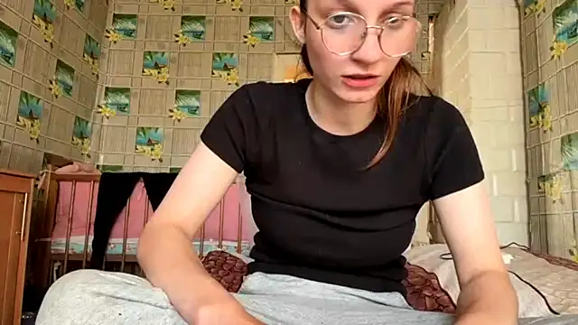 Snapshot of SparkleJebb chatting on 06.19.26 SparkleJebb online show from 06.19.26