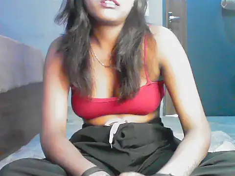 Diana Penty online show from 05.18.26