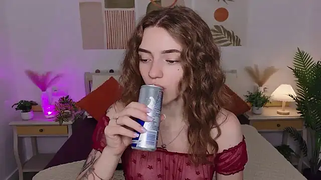 Snapshot of TayloryStar chatting on 06.18.26 TayloryStar online show from 06.18.26