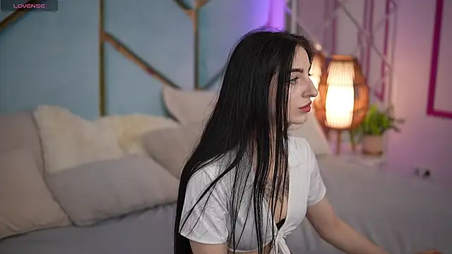Snapshot of EmilyyMoon chatting on 06.24.26 EmilyyMoon online show from 06.24.26