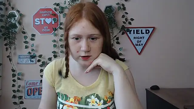 Snapshot of Red__Girll chatting on 05.21.26 Red Girll online show from 05.21.26