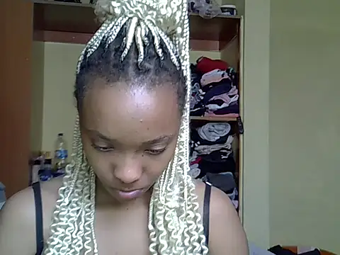 Snapshot of pretty_jazminee1 chatting on 05.19.26 pretty jazminee1 online show from 05.19.26