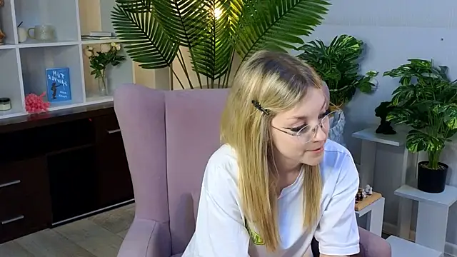 NovaOliphant online show from 05.19.26