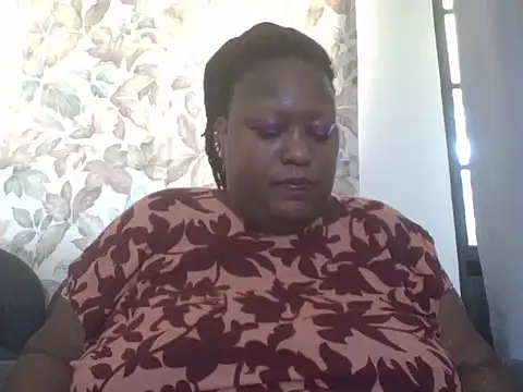 Snapshot of fat_ebonyqueen chatting on 06.24.26 fat ebonyqueen online show from 06.24.26