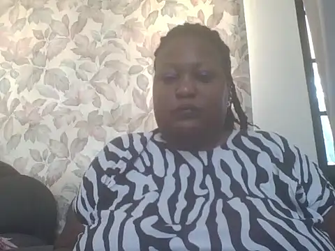 Snapshot of fat_ebonyqueen chatting on 06.26.26 fat ebonyqueen online show from 06.26.26