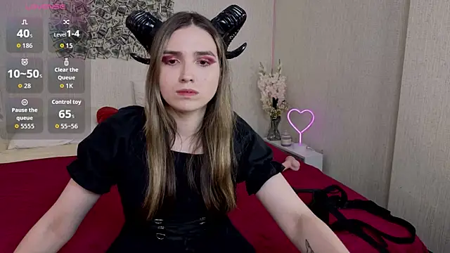 Snapshot of NocturneHuntress chatting on 06.24.26 NocturneHuntress online show from 06.24.26