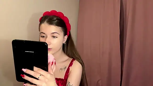 cute nessy online show from 05.20.26