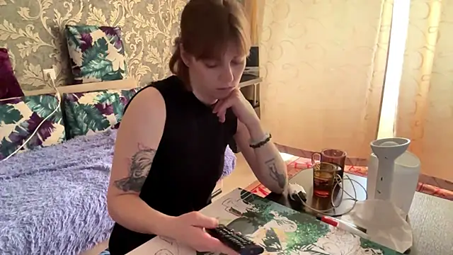 ShonnaTweddle online show from 07.03.26