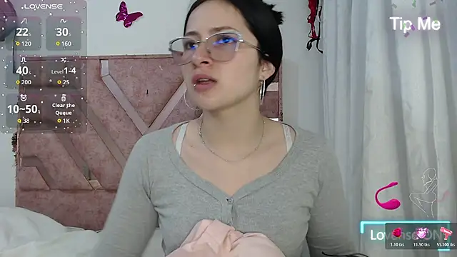 Snapshot of Angel-Hott_ chatting on 06.12.26 Angel-Hott online show from 06.12.26