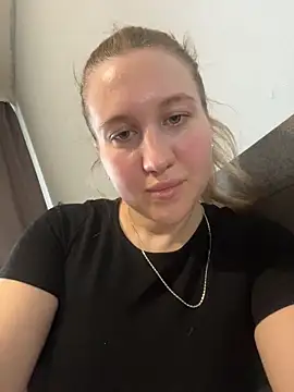 Snapshot of MarieHeartt chatting on 06.18.26 MarieHeartt online show from 06.18.26