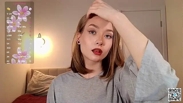 Snapshot of CassieVale chatting on 06.18.26 CassieVale online show from 06.18.26