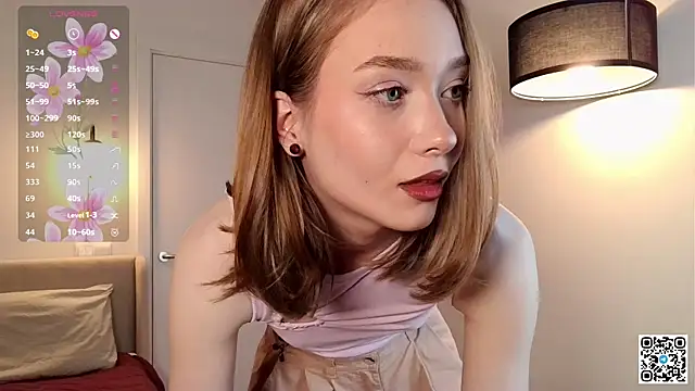 Snapshot of CassieVale chatting on 06.19.26 CassieVale online show from 06.19.26
