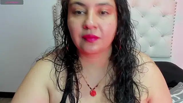 Snapshot of JadeBellee chatting on 05.27.26 JadeBellee online show from 05.27.26