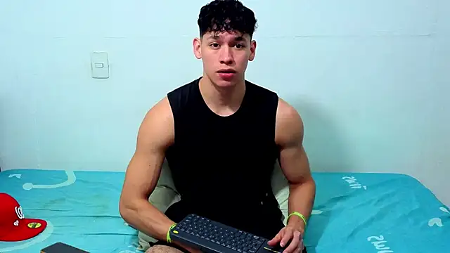 Luke Muscle online show from 06.08.26