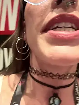 Snapshot of lil_martian chatting on 01.22.25 lil martian online show from 01.22.25