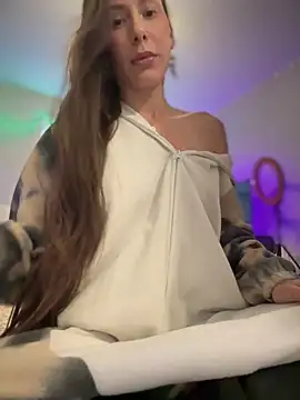 Snapshot of lil_martian chatting on 10.30.25 lil martian online show from 10.30.25