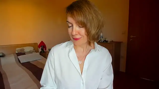 Snapshot of SummerLiza chatting on 06.17.26 SummerLiza online show from 06.17.26
