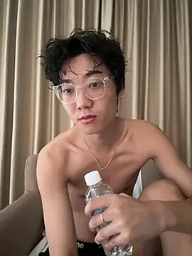YourBadboy718 online show from 06.26.26