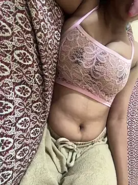 Snapshot of bold_priya chatting on 06.26.26 bold priya online show from 06.26.26