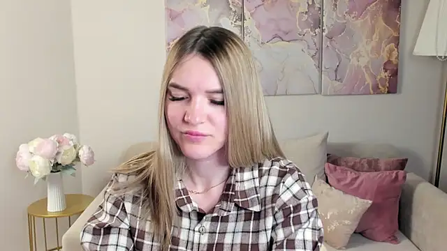 Snapshot of RoxyReignn chatting on 06.22.26 RoxyReignn online show from 06.22.26