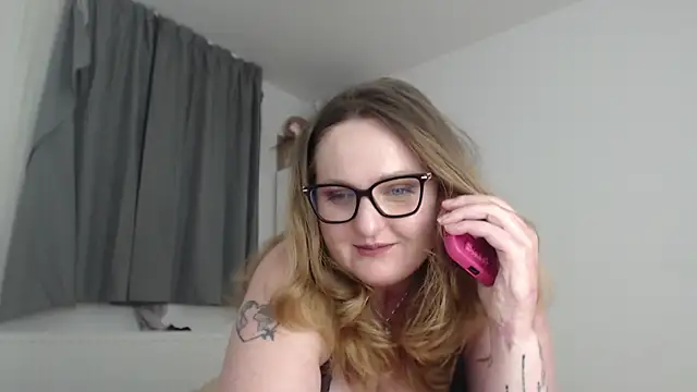 Snapshot of JessicaBake chatting on 05.26.26 JessicaBake online show from 05.26.26