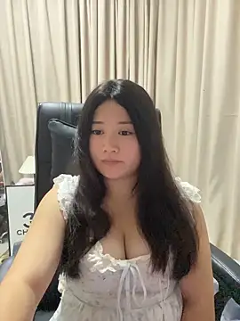 Snapshot of Luckysisi-s chatting on 06.05.26 Luckysisi-s online show from 06.05.26